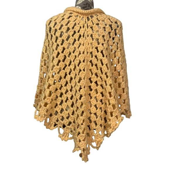 Vintage Handmade Crochet Golden Yellow Poncho Topper w/ Fancy Brooch OSFM - Picture 4 of 6